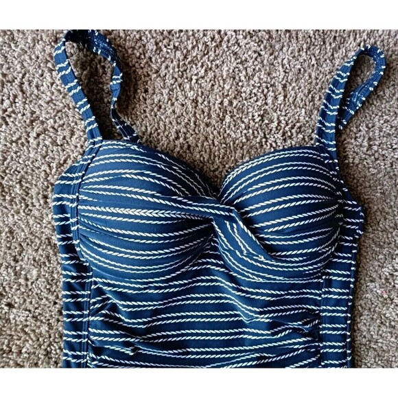 NIP TUCK Swimsuit Size 6 Blue White Striped Multi Fit Cup One Piece BathingSuit - Picture 4 of 7